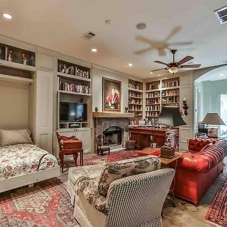 Artist'S Library With A Private Swimming Pool Apartamento Houston Exterior foto